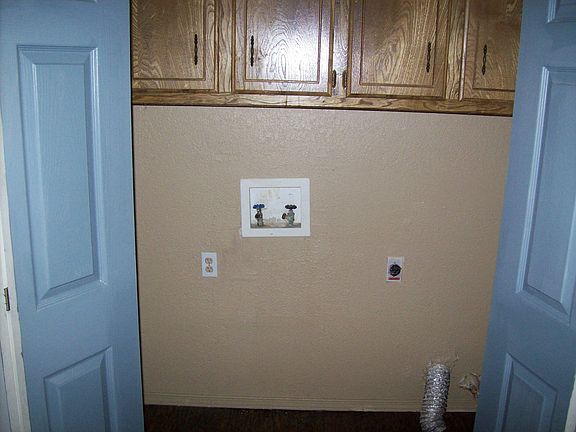 5th image of 410 S Greengate Dr