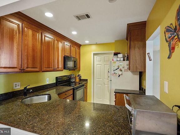 3rd image of 5800 Inman Park Cir #1313