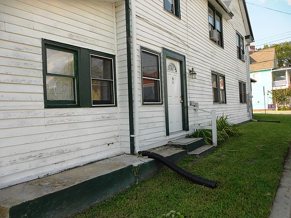 Apt A - 1st floor entry