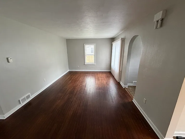 1160 Edna St SE — Photo 5