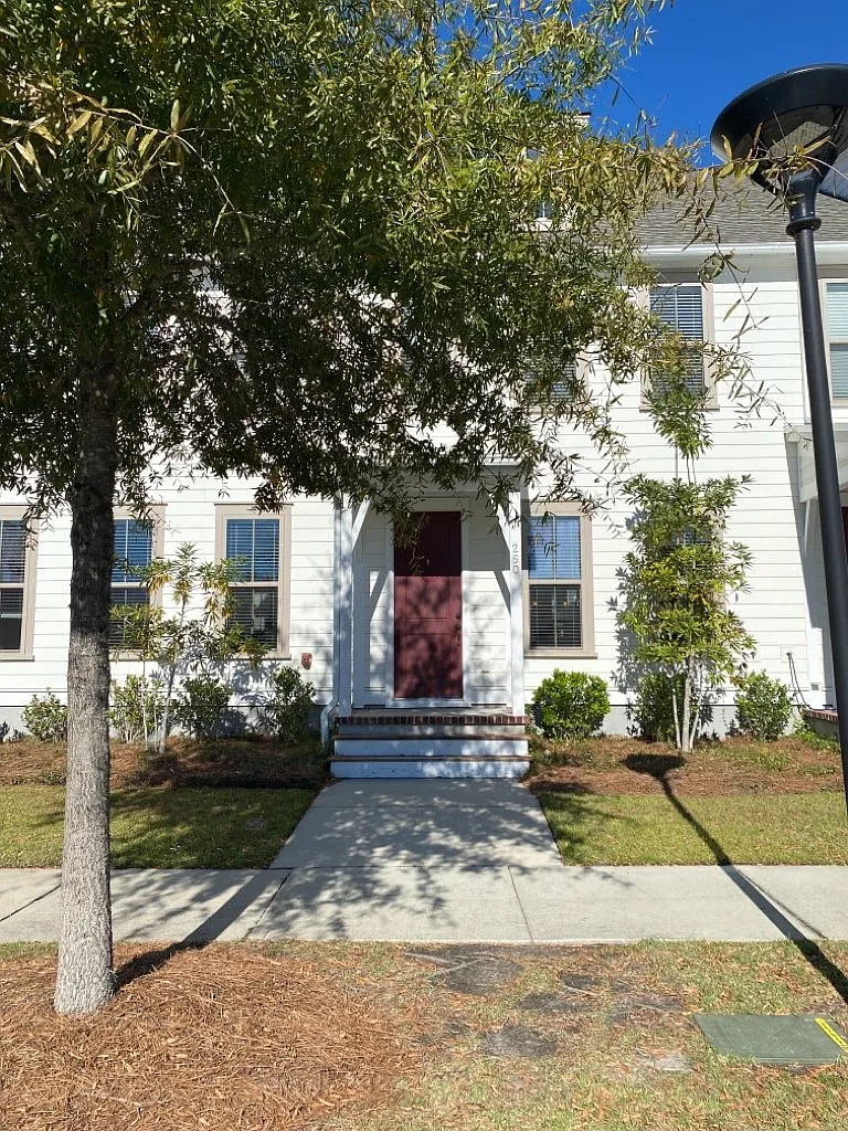 2 bed, 2.5 bath, 1547 sqft, $2,200 — Photo 1