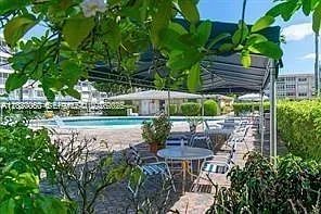 Fourth Gulfstream Garden — Photo 4