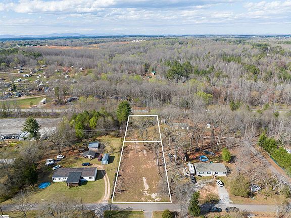 3rd image of 135 Fairhill Dr #226
