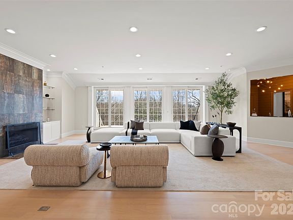 2nd image of 974 Queens Rd