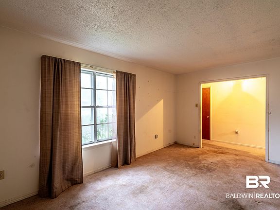 5th image of 1654 Rochelle St