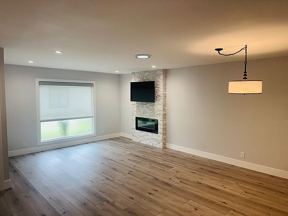 3rd image of 2575 Northlake Cir