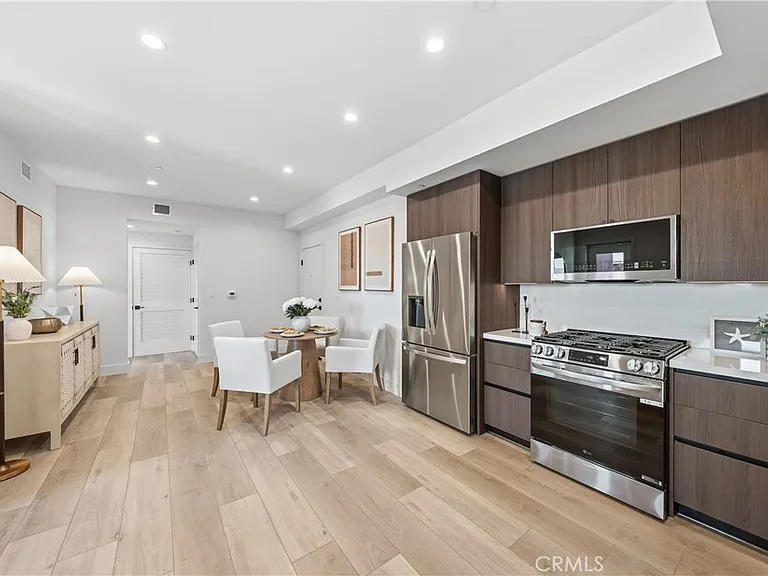 150 S Oak Knoll Ave #105 — Photo 5