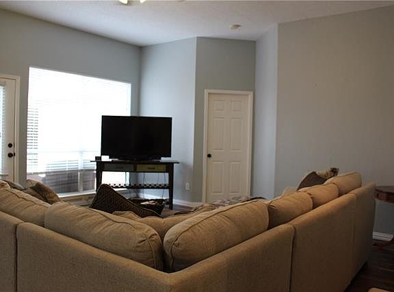 4th image of 1364 Winnipeg Dr