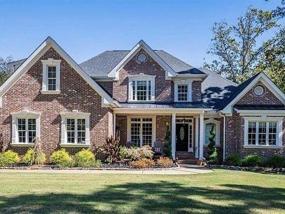 2nd image of 105 Chase Ln