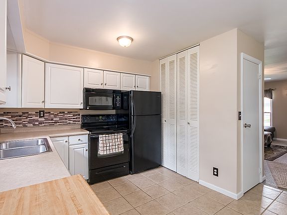 5th image of 111 Crown Hill Ct