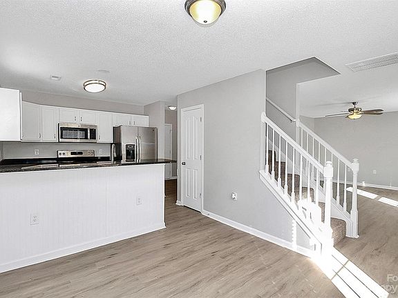 4th image of 2947 Brahman Meadows Ln