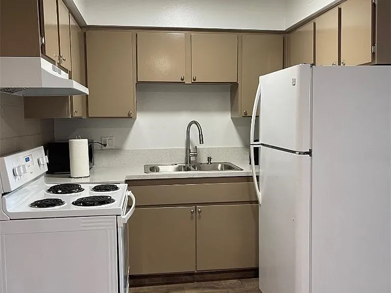 615 S Royal Crest Cir #22 — Photo 8