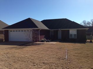 525 Summit Dr, Medina, TN 38355