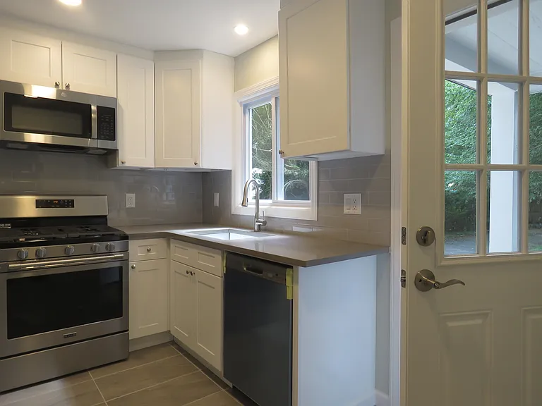 289 Hardenburgh Ave — Photo 12