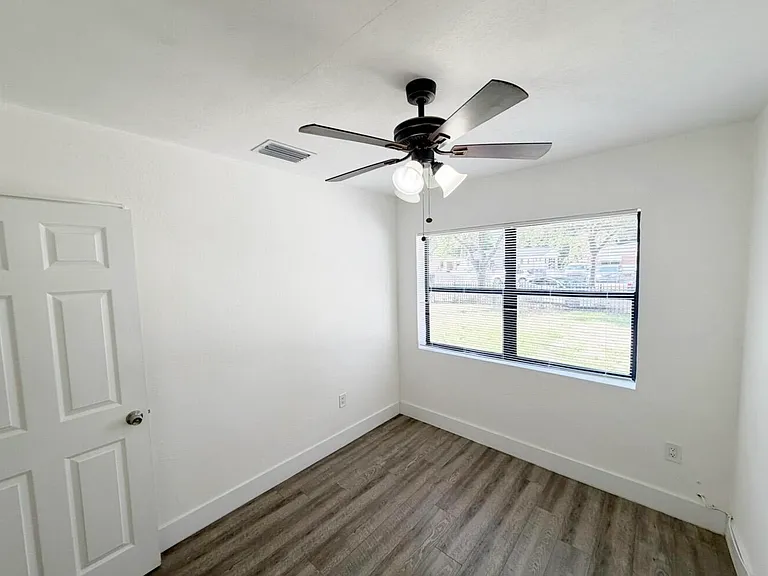 1135 NW 127th St — Photo 25