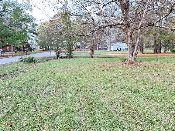 2nd image of 209 Oak Forest Dr