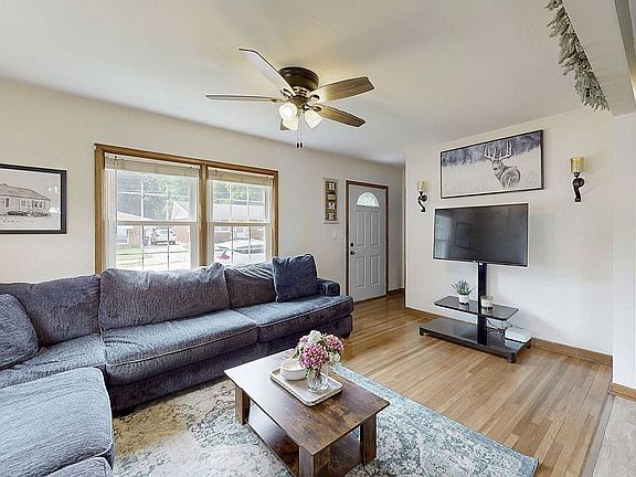 3rd image of 641 Kane St