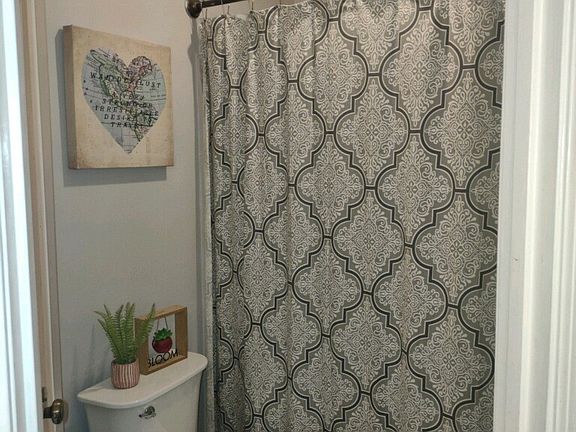 3rd image of 1831 Bourne Cir