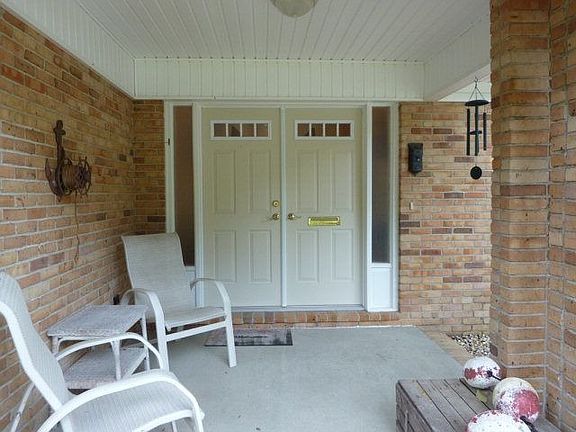 2nd image of 785 N Riverview Dr