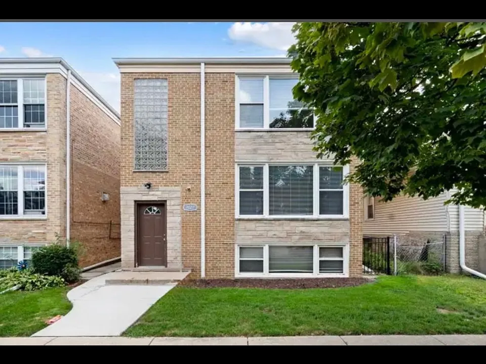7027 W Diversey Ave
