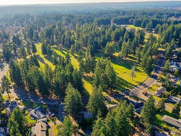 parks, golf, open space nearby