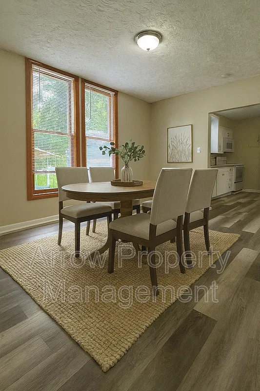 6 bed, 2.0 bath, 1960 sqft, $1,800 — Photo 3