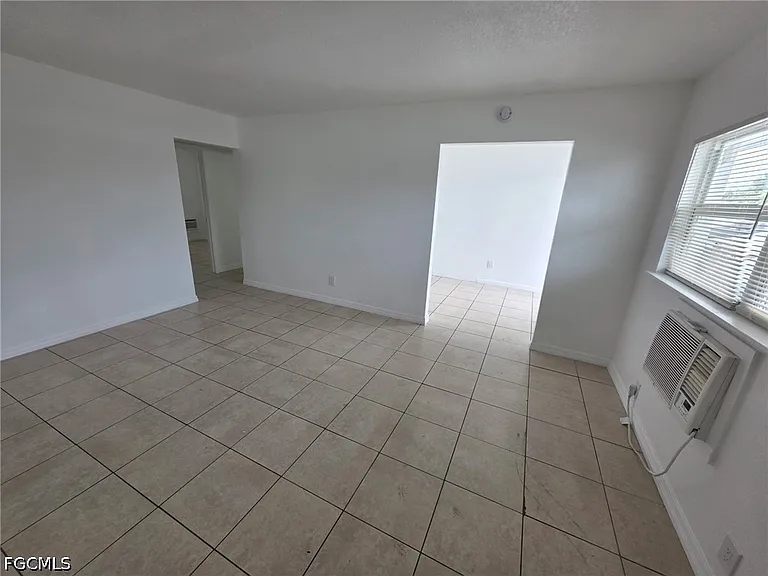 2452 Stella St #105 — Photo 8