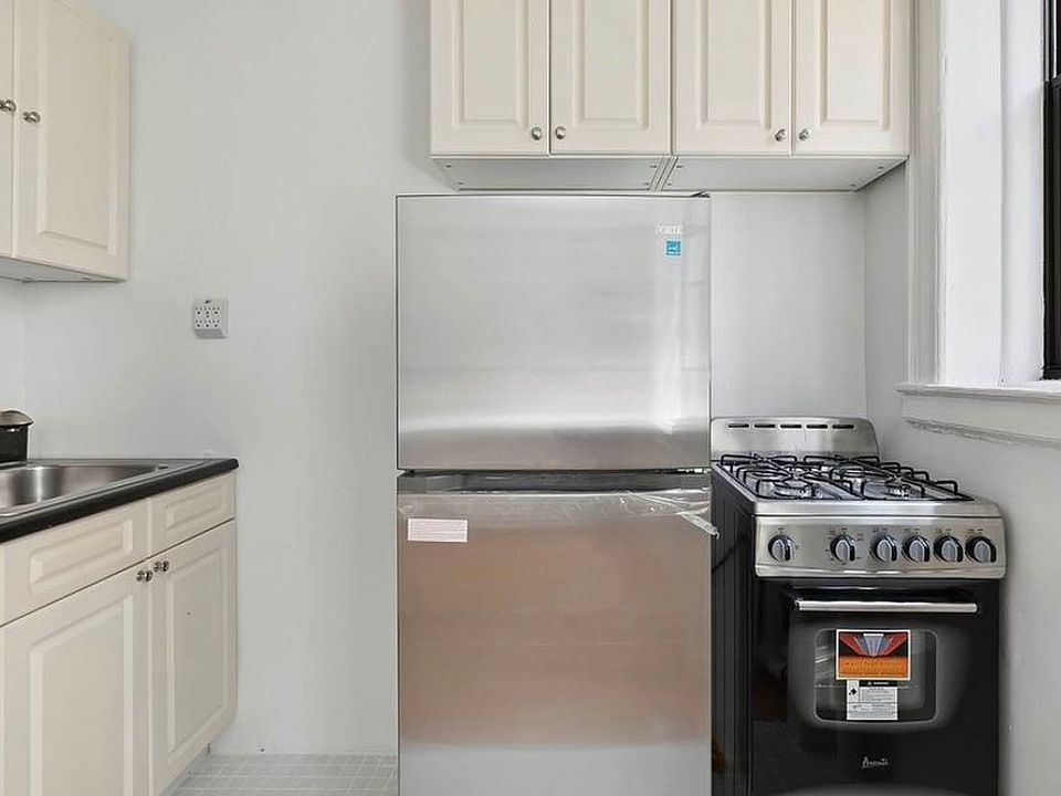 2nd image of 52 Irving Pl APT 46
