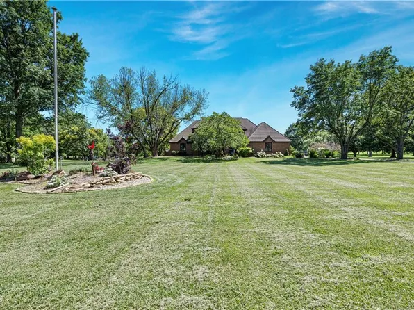 5801 W 180th St, Stilwell, KS 66085