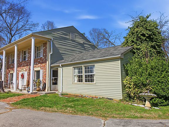 3rd image of 526 S Carter School Rd