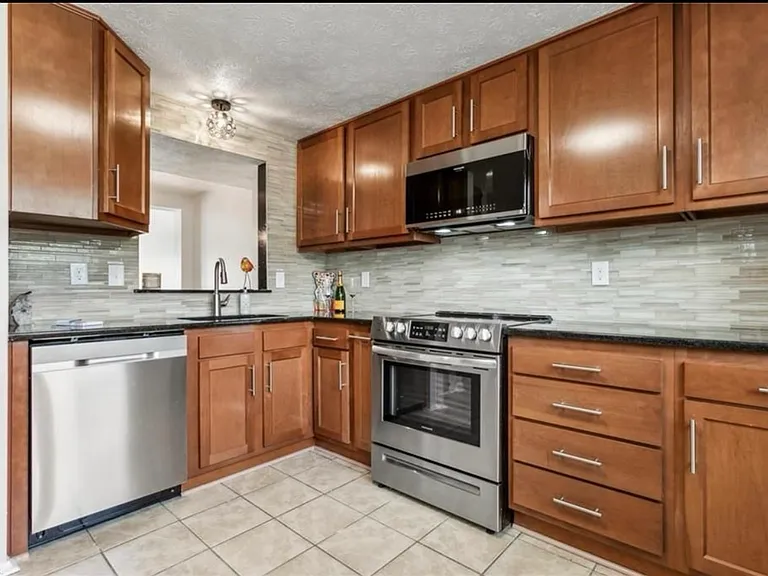 1315 Peabody Dr — Photo 3