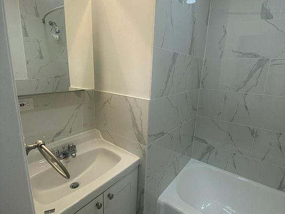 3rd image of 50 W 34th St APT 15A04