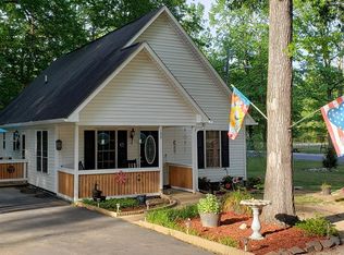 102 Oakdale Dr, Greenwood, SC 29649