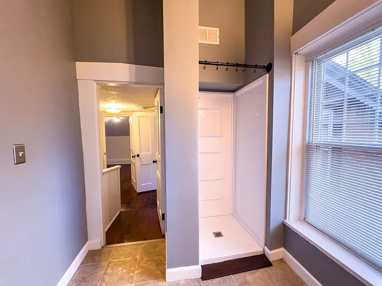 117 E Vine St — Photo 12