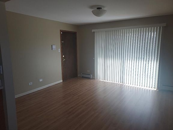 2nd image of 1000 E 150th Pl APT 2W