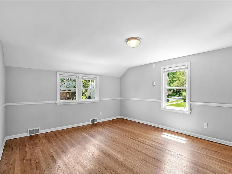 1130 Haselton Rd — Photo 11