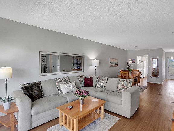 5th image of 101 NE 19 Avenue #206