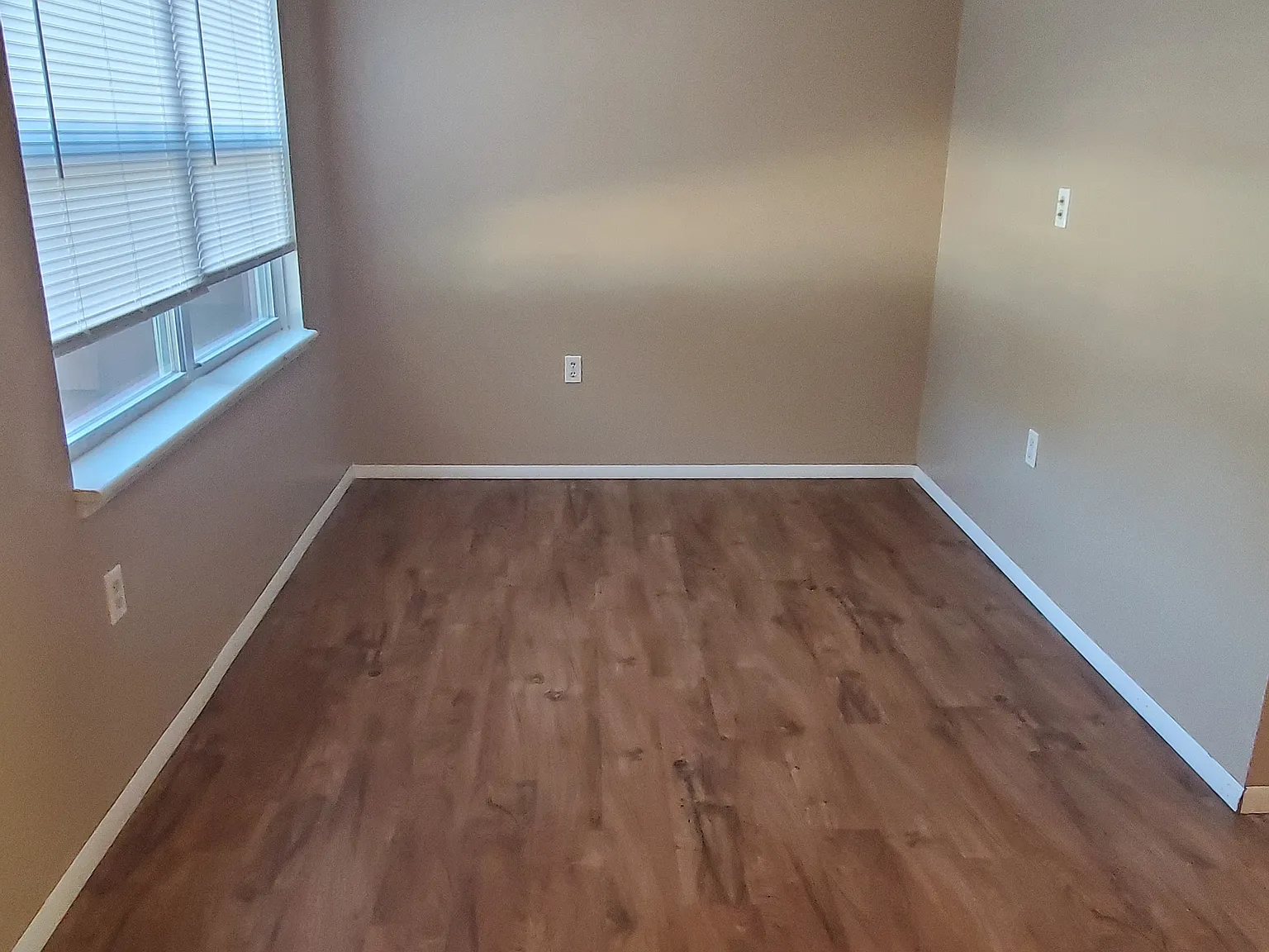 3 bed, 1.5 bath, 1380 sqft, $1,300 — Photo 2
