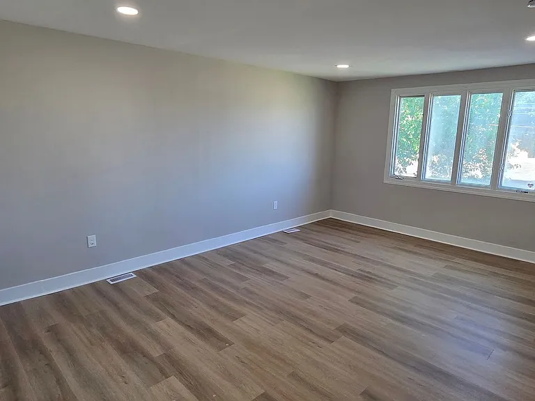 1019 Green Ln — Photo 22