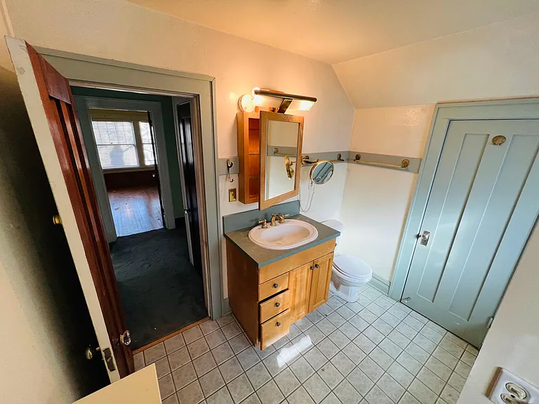 702 Leonard St — Photo 10