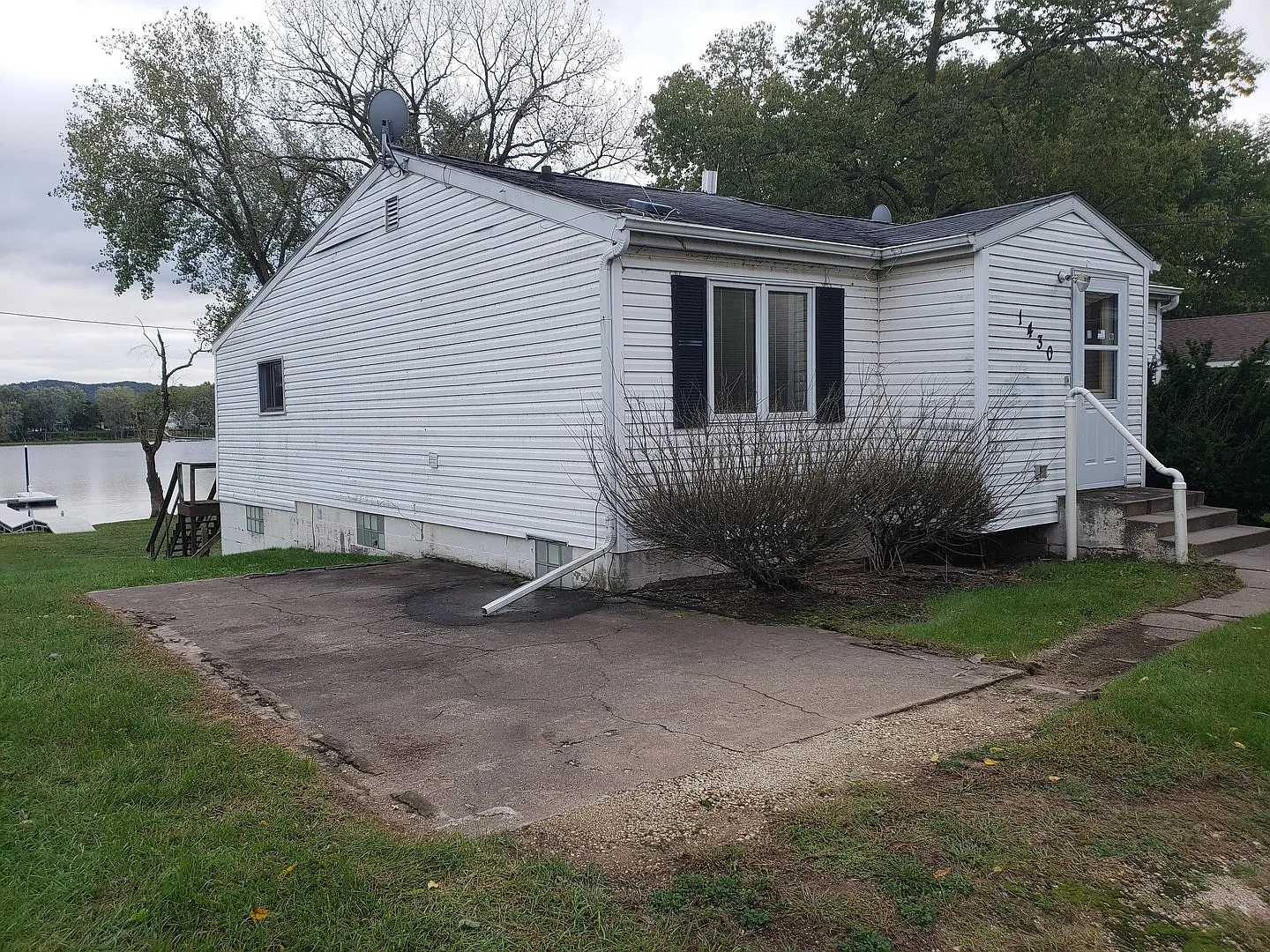 Bayfront 2 bed House with Huge Yard in July — Photo 4