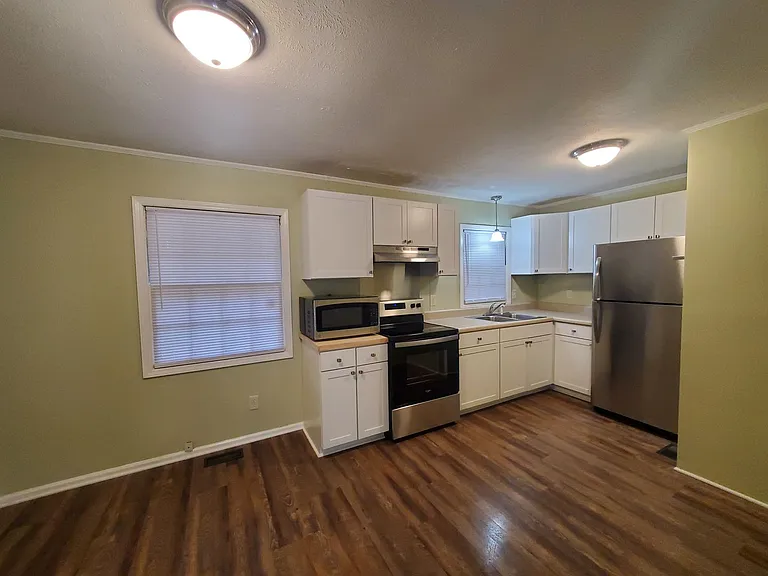 202 Bertram Pl — Photo 3