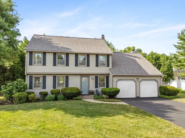9 Newbridge Circle, Cheshire, CT 06410
