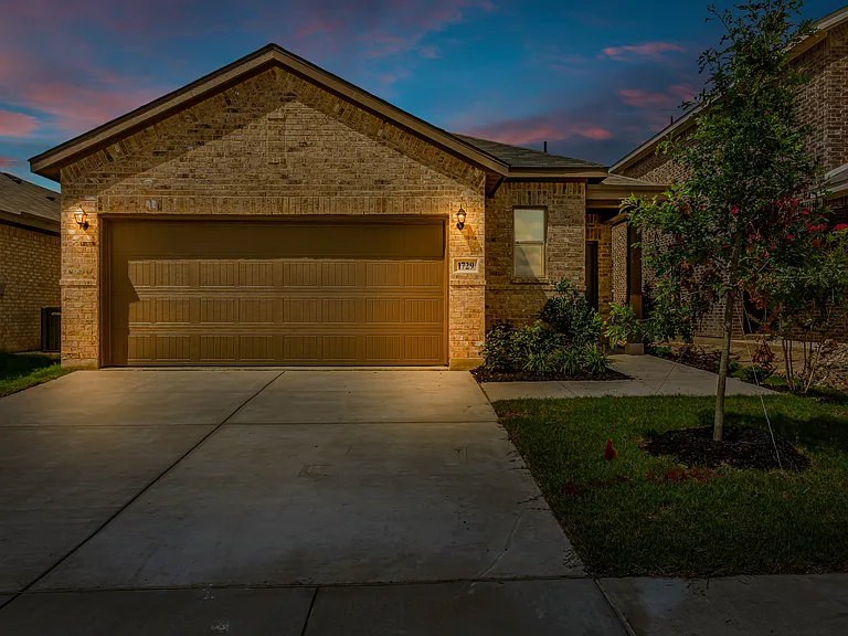 1729 Hazer Ln — Photo 23
