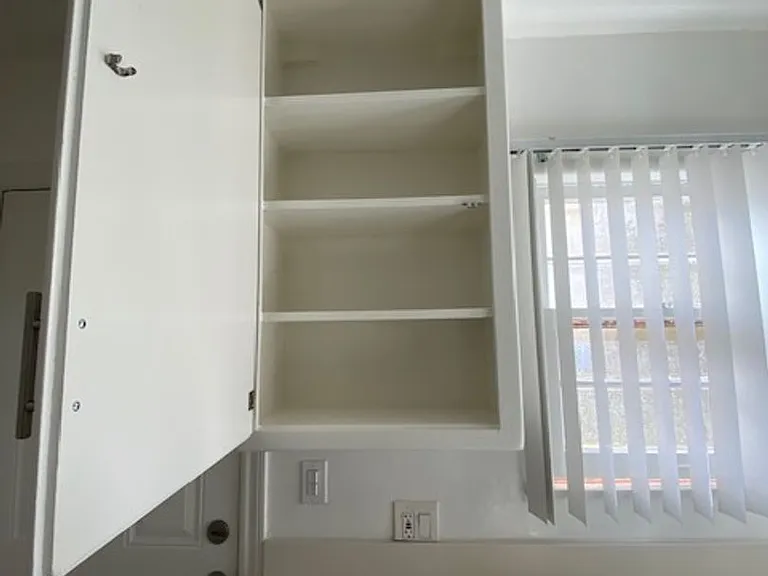 13759 Oxnard St — Photo 21