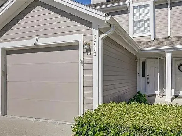 5712 NW Moonlight Meadows Ct, Lees Summit, MO 64064