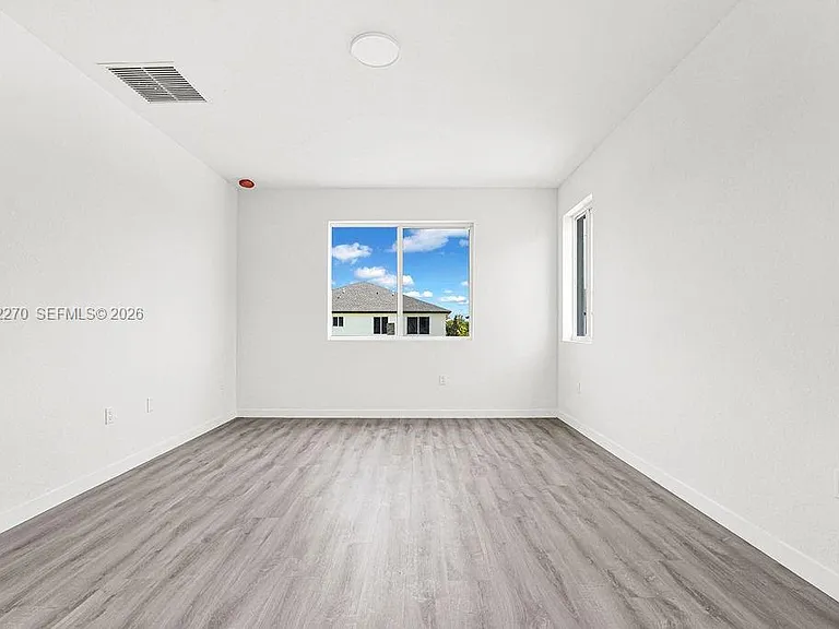 SW 125th Ave — Photo 20
