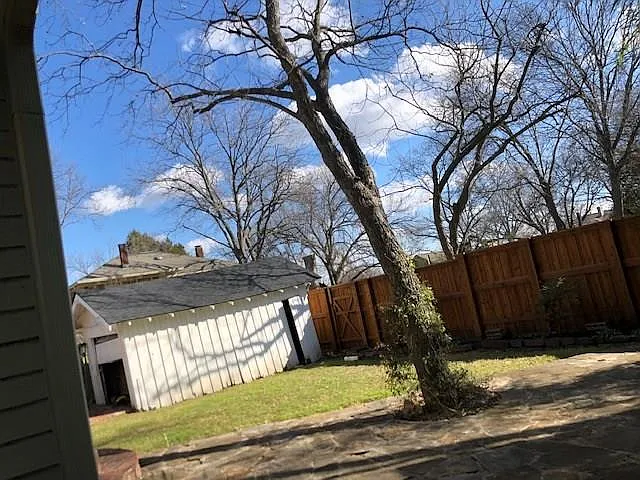 607 W Hunt St — Photo 17