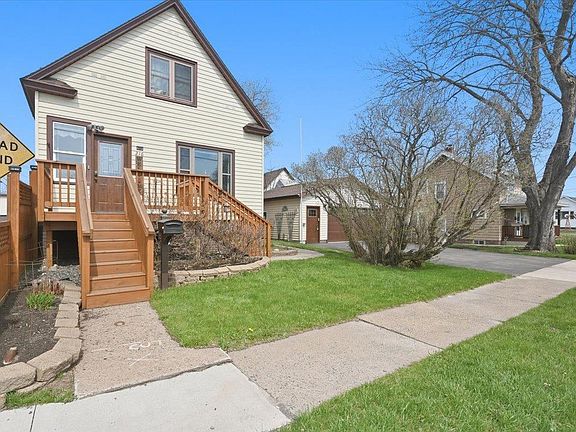 3rd image of 216 N 38th Ave W