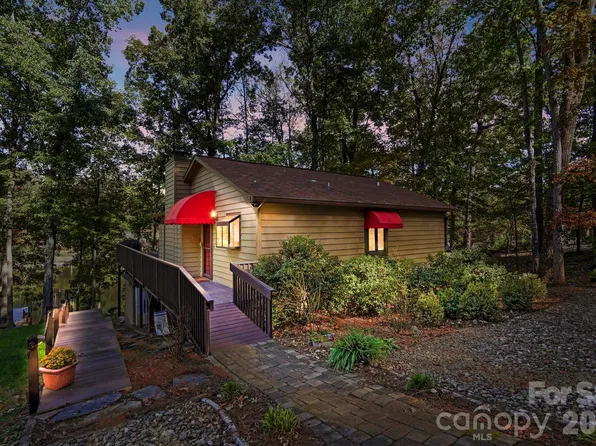 7087 Cove Creek Dr, Sherrills Ford, NC 28673